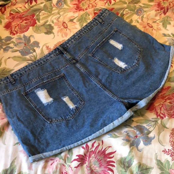 ALICE & YOU Size 26 Denim Shorts Floral Embroidered Fold-Hem Distressing $69NEW - Picture 4 of 16